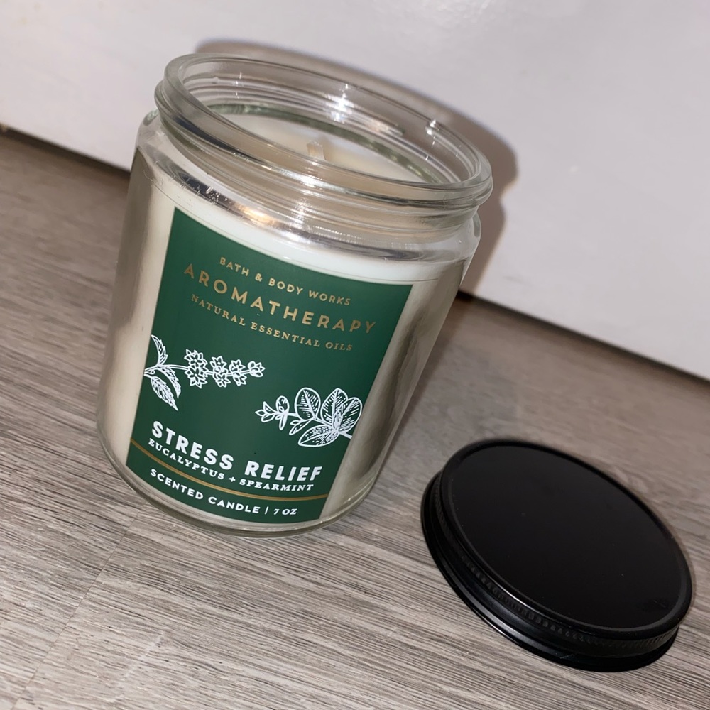 7oz aromatherapy candle.